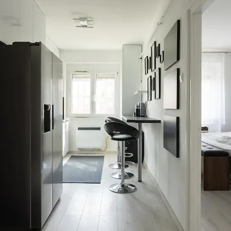 Smart Square With Free Parking