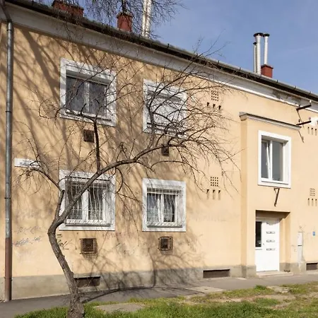 Smart Square With Free Parking *